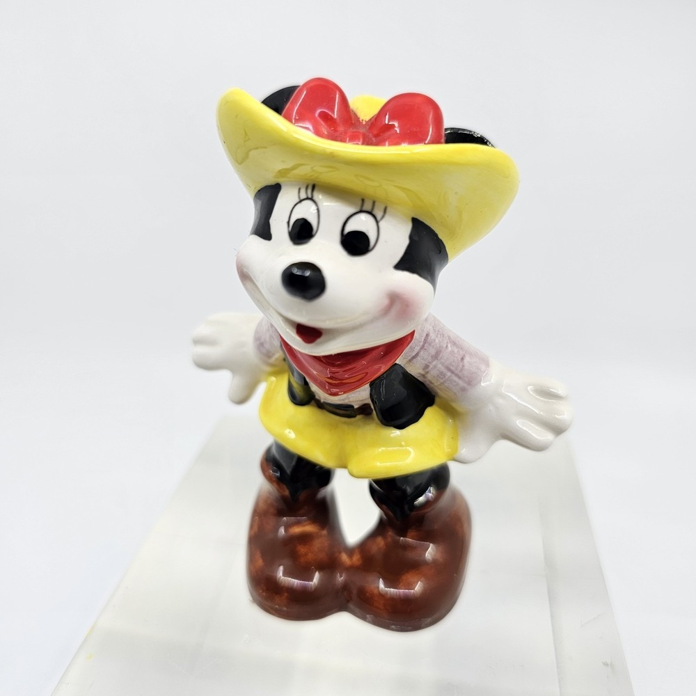 Walt Disney Vintage Minnie Mouse Cowgirl Porcelain Figurine‎ 3" Made in Japan